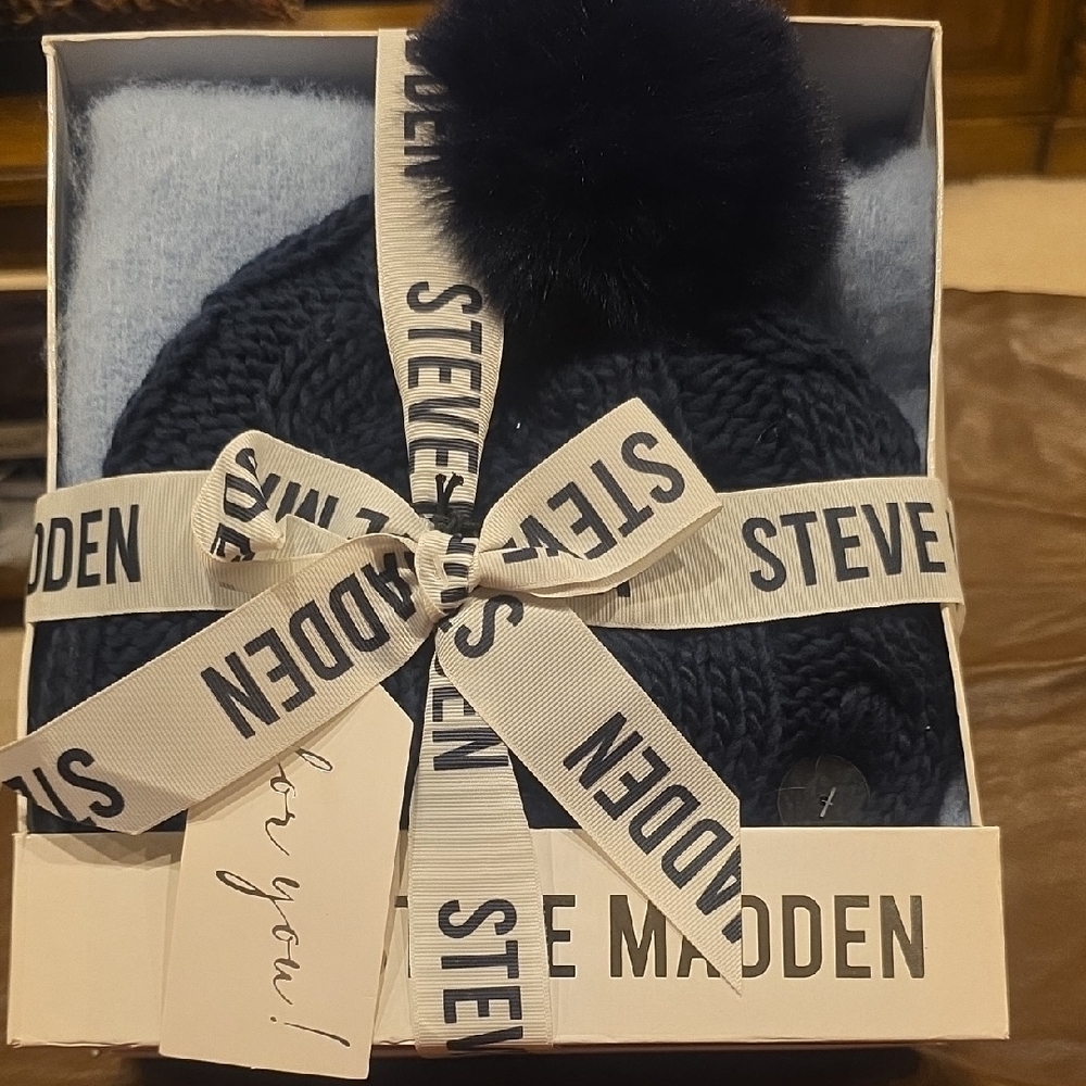 Steve Madden Women's Pom Navy Beanie With Light Blue Plaid Scarf Gift Set. NEW
